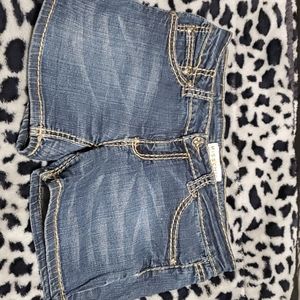 Miss Chic detailed embroidered short.